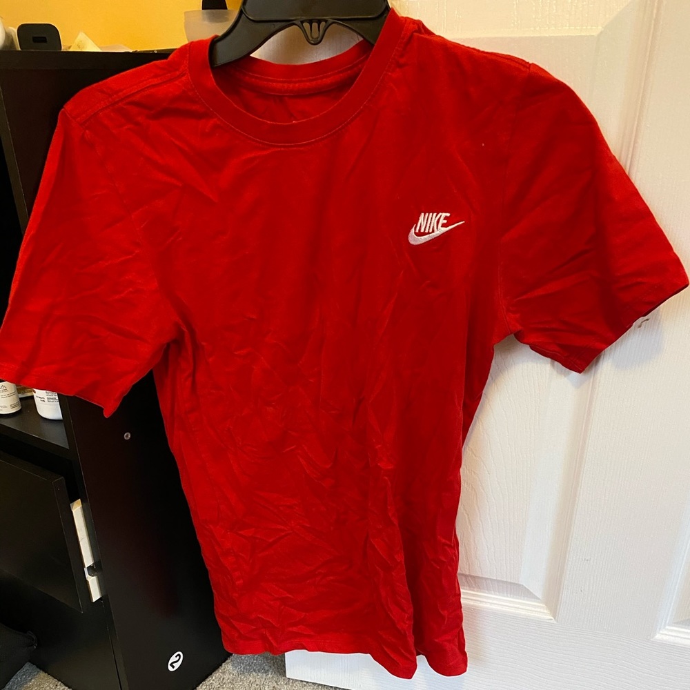 Men’s XS Nike tee